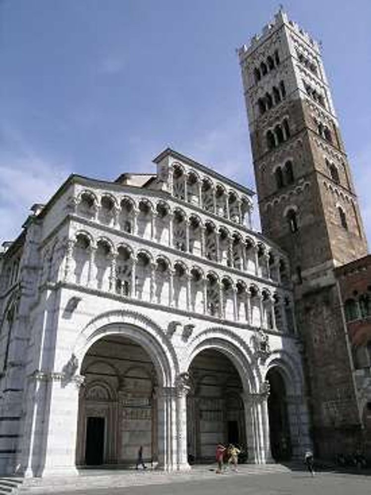 10 rooms Apartment in Lucca, Italy No. 42742