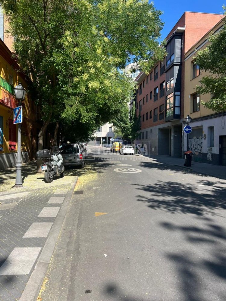 9m² Parking in Madrid, Spain No. 136983