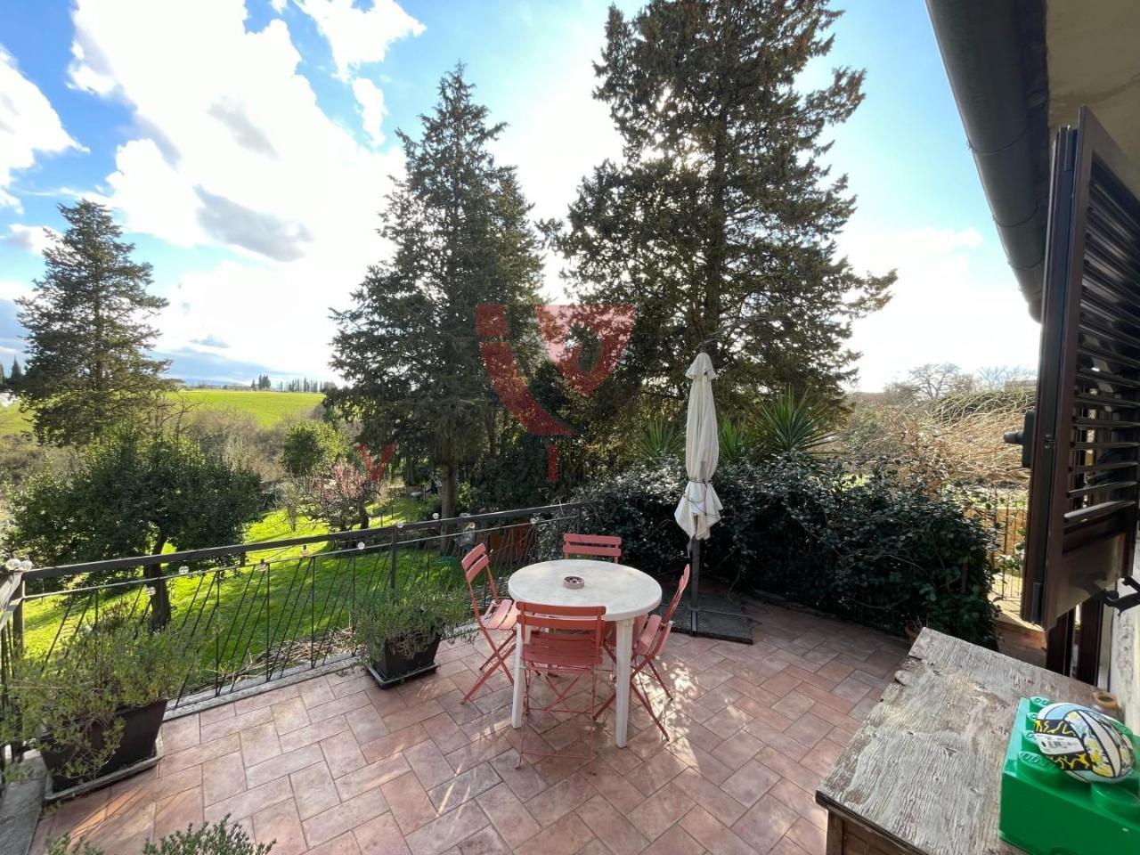 4 rooms Apartment in Colle di Val d'Elsa, Italy No. 38046