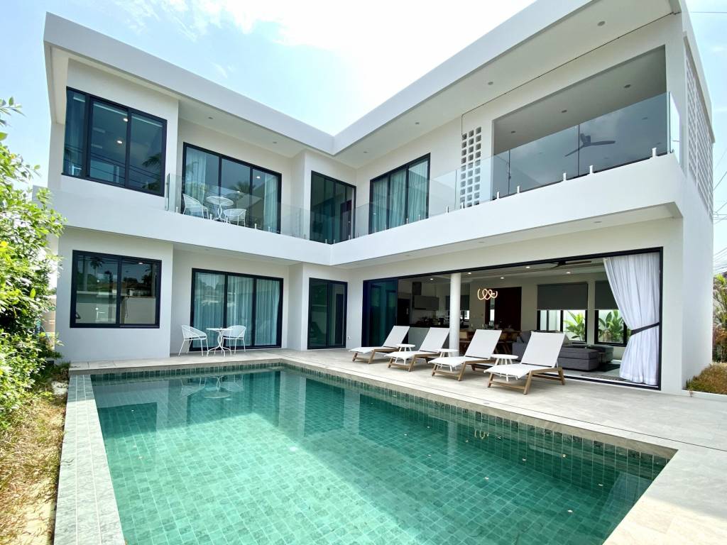 4 bedrooms Villa in Rawai, Thailand No. 59463