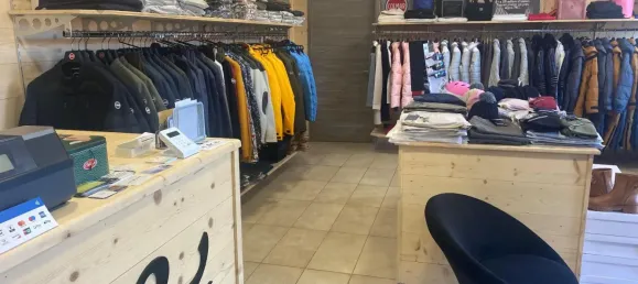 Gewerbliche Immobilie in Ancelle, France 53m², Nr. 352919 3