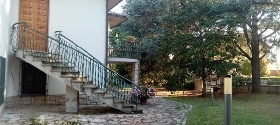 4 bedrooms Villa in Gualdo Cattaneo, Italy No. 373071 2