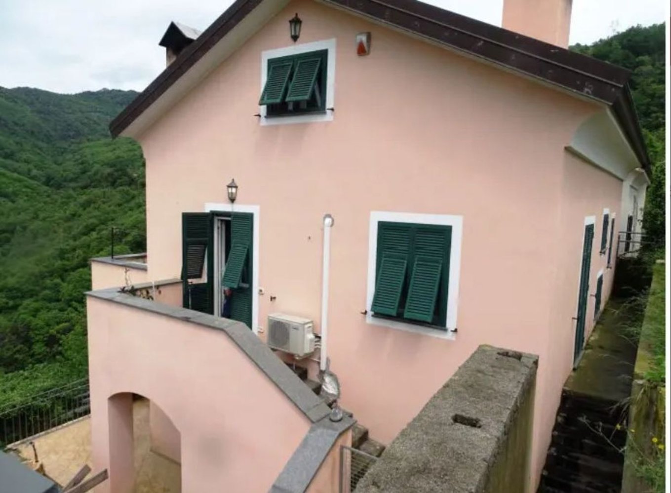 8 rooms Villa in Vezzi Portio, Italy No. 162887