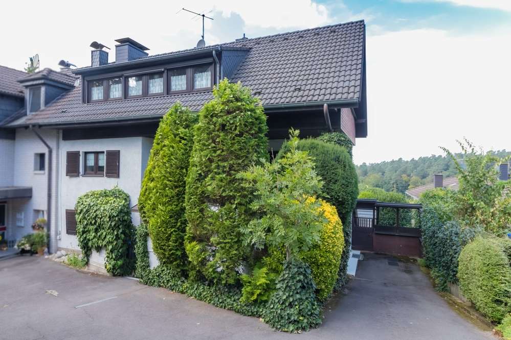 3 bedrooms Townhouse in Bergisch Gladbach, Germany No. 109804