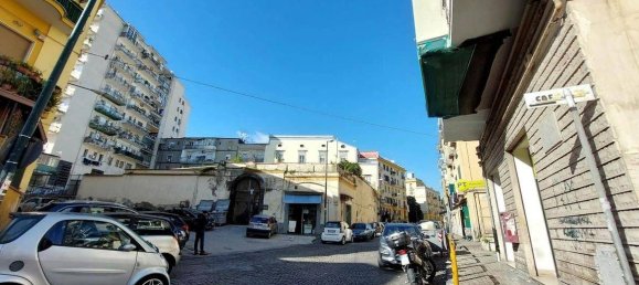 2 bedrooms Apartment in Naples, Italy No. 176066 5