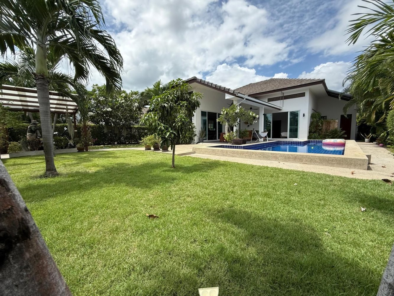 Villa de 3 dormitorios en Hua Hin, Thailand No. 64883