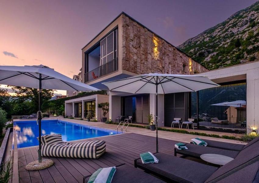 5 bedrooms Commercial property in Kotor, Montenegro No. 336