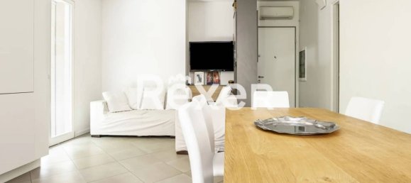 5 rooms Apartment in Bologna, Italy No. 269177 3