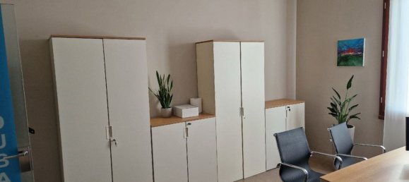 300m² Office in Bassano del Grappa, Italy No. 74028 17