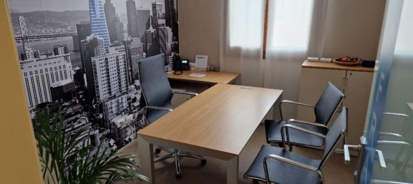 300m² Office in Bassano del Grappa, Italy No. 74028 14