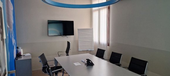 300m² Office in Bassano del Grappa, Italy No. 74028 19