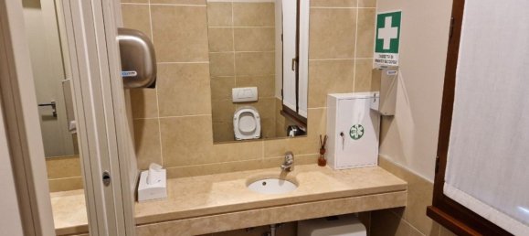 300m² Office in Bassano del Grappa, Italy No. 74028 21