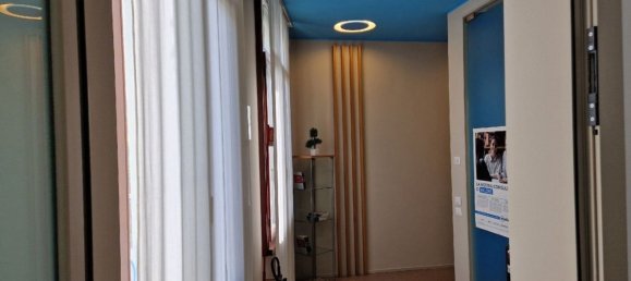 300m² Office in Bassano del Grappa, Italy No. 74028 3