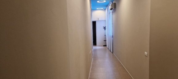 300m² Office in Bassano del Grappa, Italy No. 74028 7