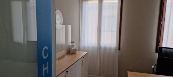 300m² Office in Bassano del Grappa, Italy No. 74028 11