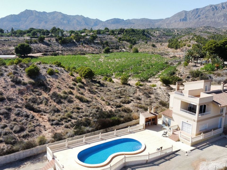 5 bedrooms House in Albatera, Spain No. 274632