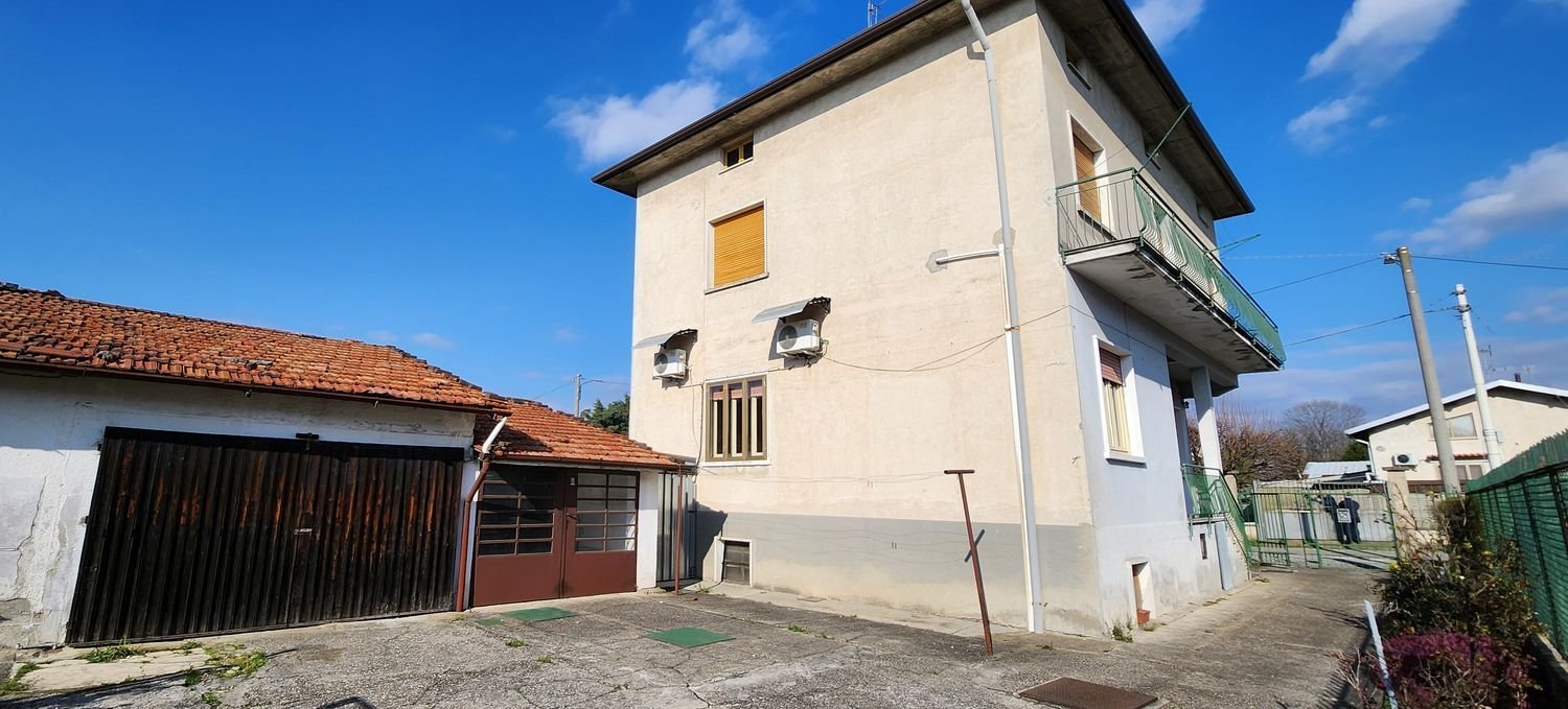 6غرفة منزل في Fagnano Olona, Italy رقم 21019