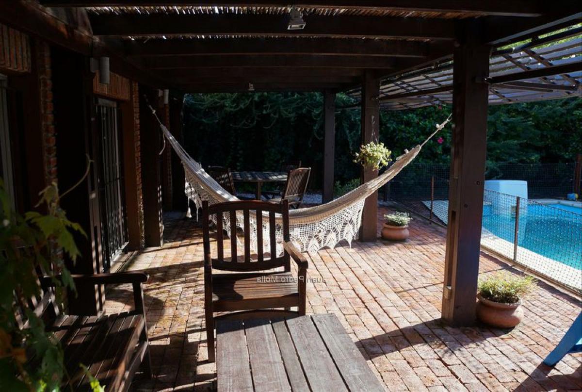 5 bedrooms House in Montevideo, Uruguay No. 3705