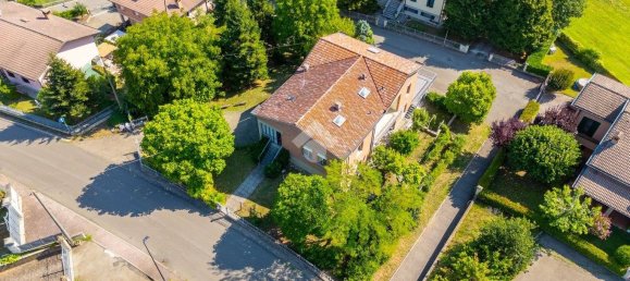 4 bedrooms Villa in Vezzano sul Crostolo, Italy No. 259582 4