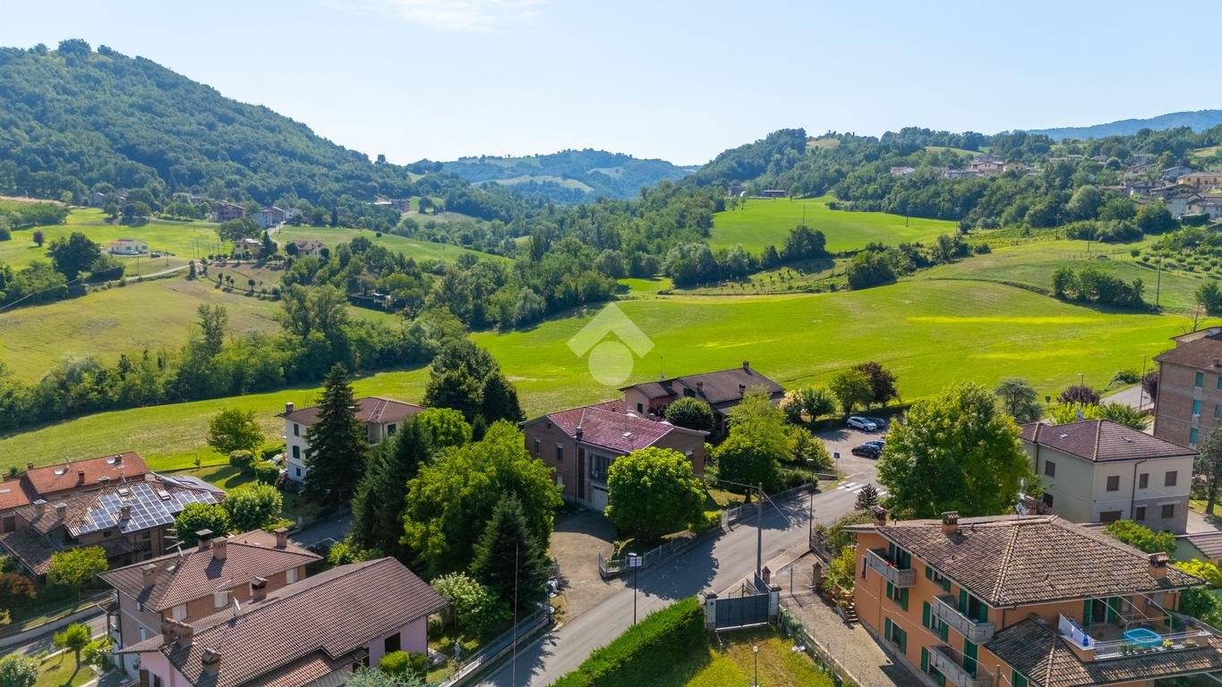 4 bedrooms Villa in Vezzano sul Crostolo, Italy No. 259582