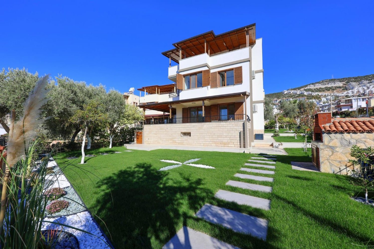 4 bedrooms Property in Akbuk, Turkey No. 23585