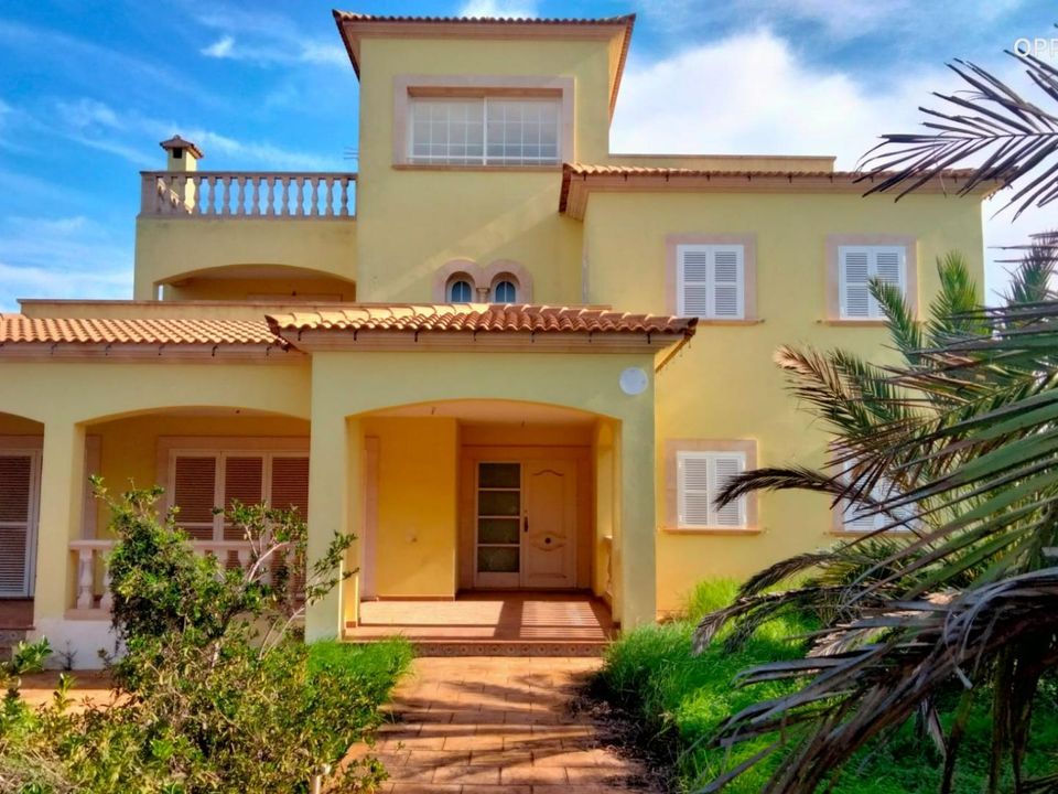 4 bedrooms Villa in Llucmajor, Spain No. 189800