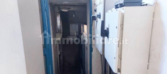 2 rooms Warehouse in Naples, Italy No. 12505 8