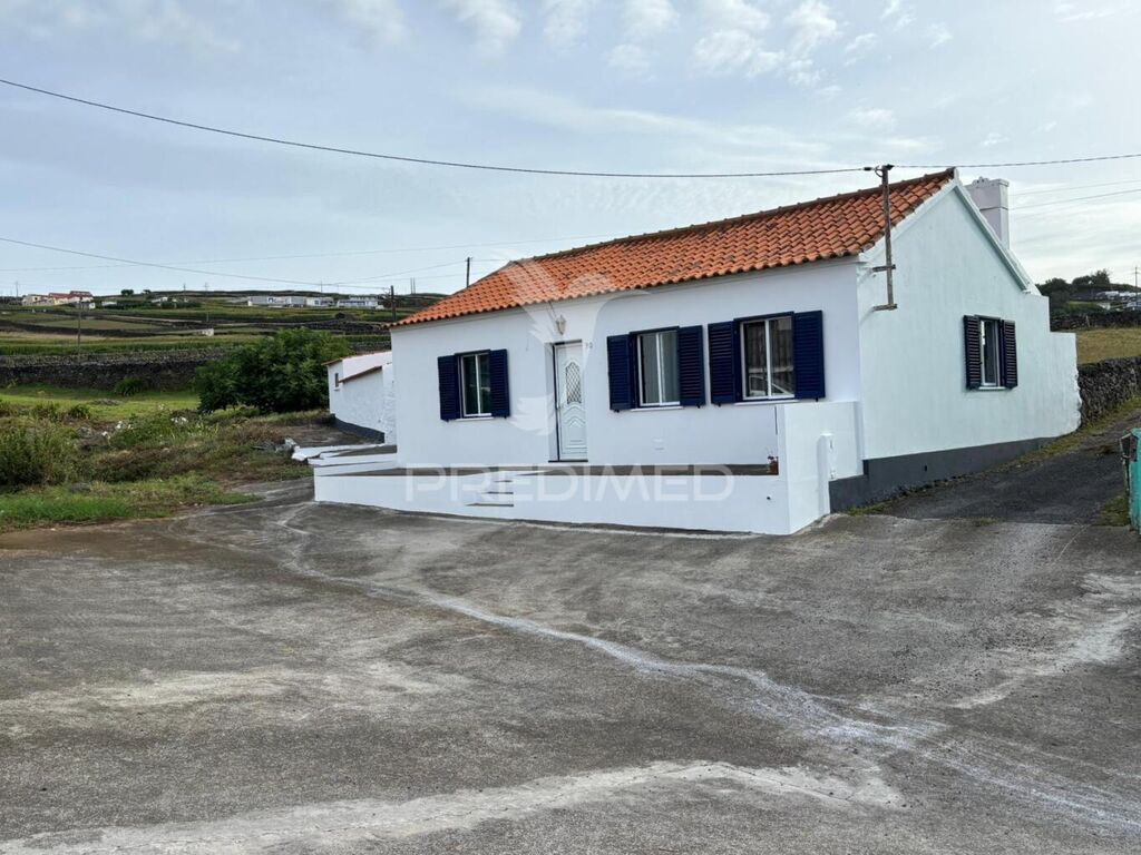 3 bedrooms House in Angra do Heroismo, Portugal No. 293829
