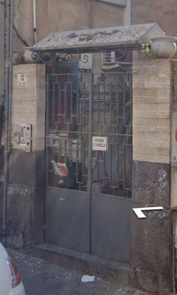 6 rooms Apartment in Catania, Italy No. 51984