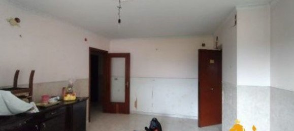 6 rooms Apartment in Giugliano in Campania, Italy No. 12919 5