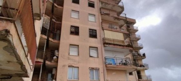 6 rooms Apartment in Giugliano in Campania, Italy No. 12919 2