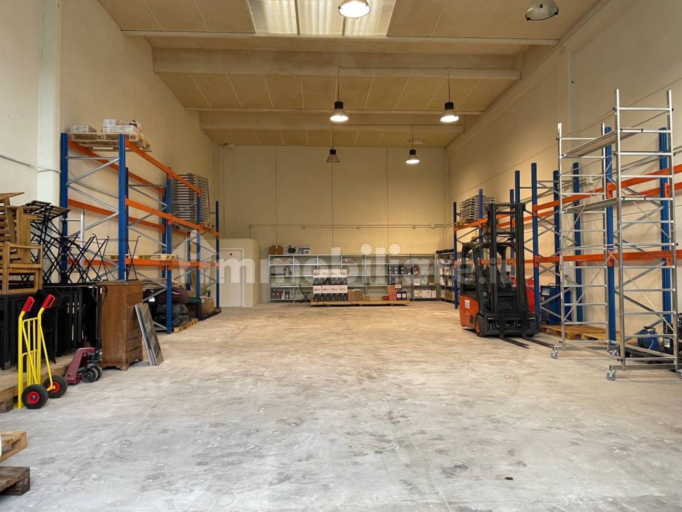 240m² Warehouse in Livorno, Italy No. 351266