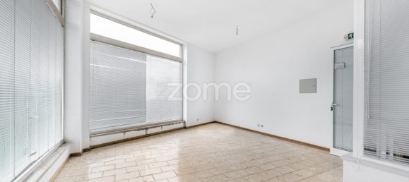 39m² Commercial property in Sobreira, Portugal No. 50560 12