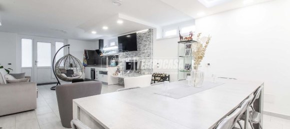 3-salle Appartement à Olgiate Olona, Italy No. 151131 14