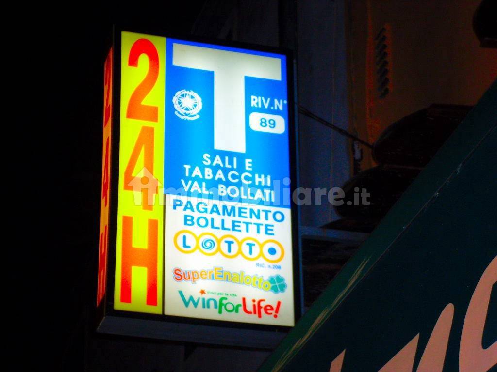 Propiedad comercial de 2 habitaciónes en Montecatini Terme, Italy No. 114025