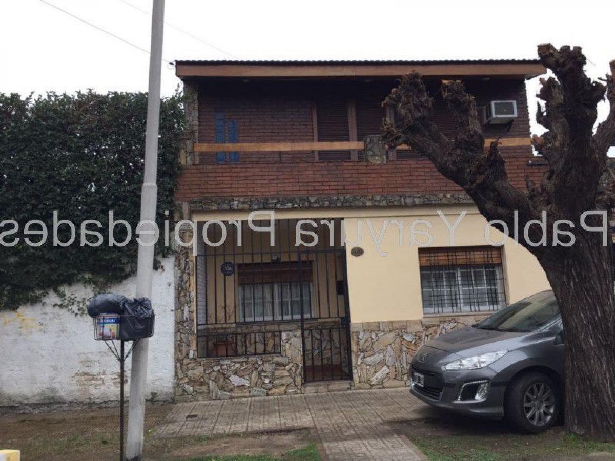 2 bedrooms House in Tres de Febrero, Argentina No. 55170