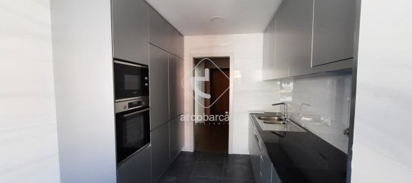 2 bedrooms Apartment in Porto, Portugal No. 105069 3