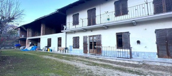 2 bedrooms House in Val della Torre, Italy No. 101999 2