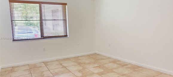 3 dormitorios propiedad comercial en alquiler en Miami, Miami-Dade, Florida, USA № 615209 8