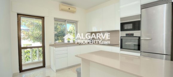 4 bedrooms Villa in Quarteira, Portugal No. 337261 3