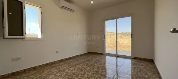 4 chambres Bungalow à Monagroulli, Cyprus No. 4325 10