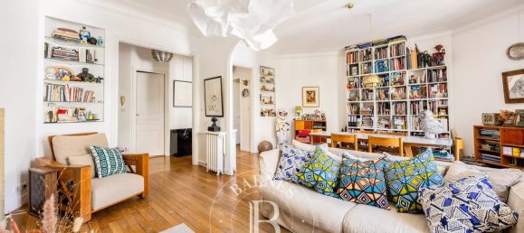 2 bedrooms Apartment in Paris, France No. 348913 4