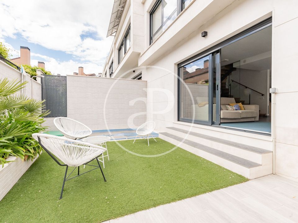 Дом с 3 спальнями в Мадрид, Испания № 240939