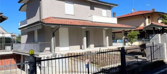 8 rooms Villa in Romano di Lombardia, Italy No. 106737 3