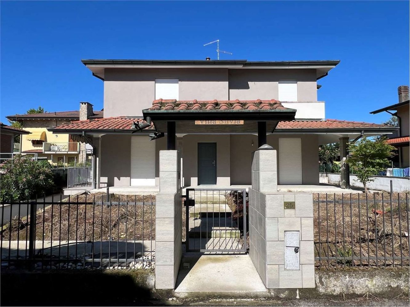 8 rooms Villa in Romano di Lombardia, Italy No. 106737