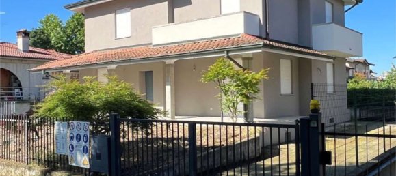 8 rooms Villa in Romano di Lombardia, Italy No. 106737 2