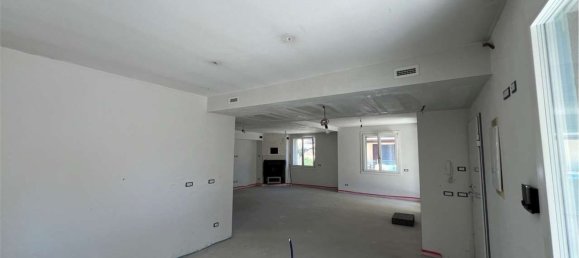 8 rooms Villa in Romano di Lombardia, Italy No. 106737 17