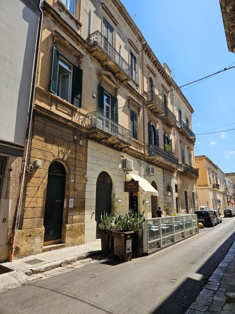 4 rooms Apartment in Lecce, Italy No. 306400