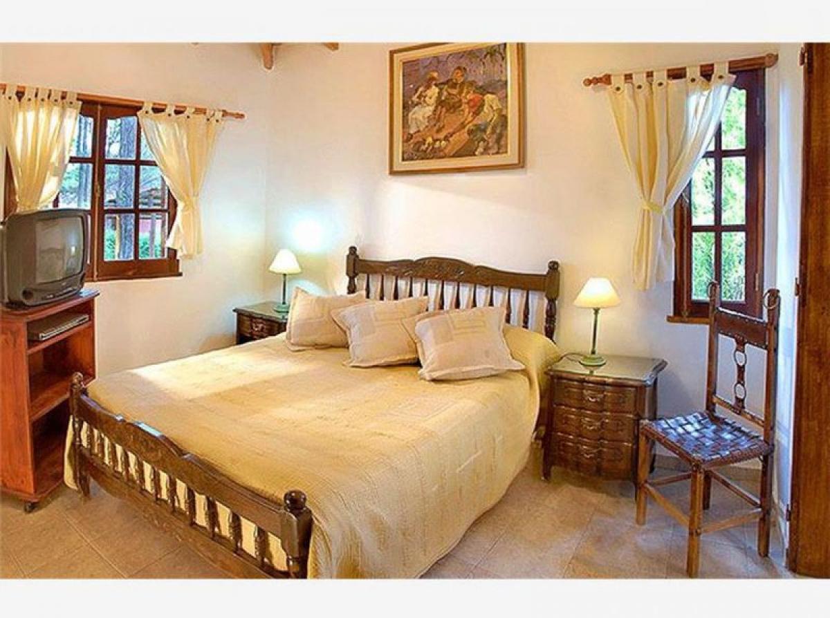 440m² Hotel in Cordoba, Argentina No. 22531