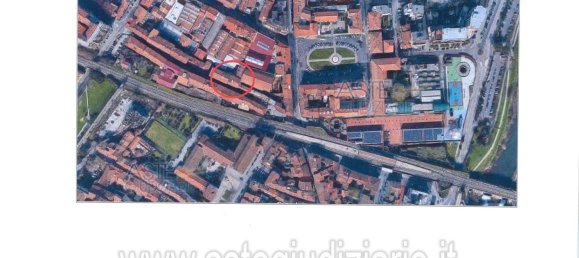 4 rooms Apartment in Prato, Italy No. 39776 3